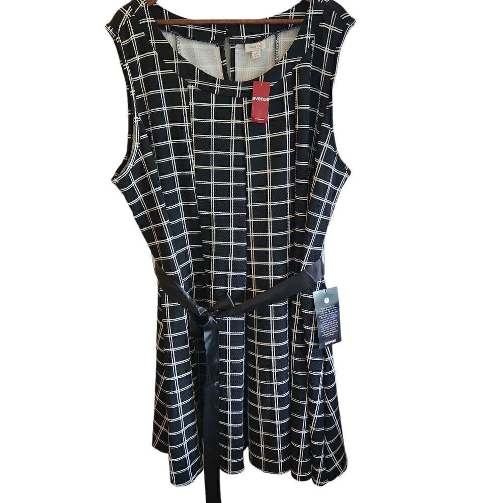 Avenue Checkered Tie Swing Dress + Size 26/28